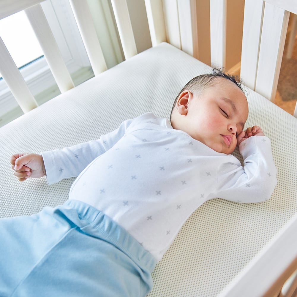 Organic cotton pack-n-play with GOTS-certified bedding